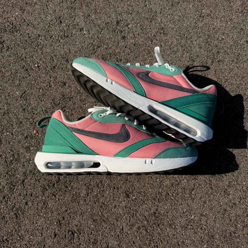 Nike Air Max Dawn in Rust Pink/Iron Grey-jade Glaze